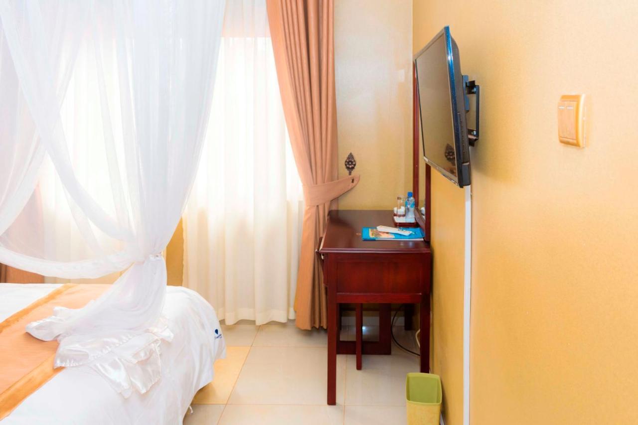 Sapphire Hotel Entebbe Kigo Kajansi Exterior photo