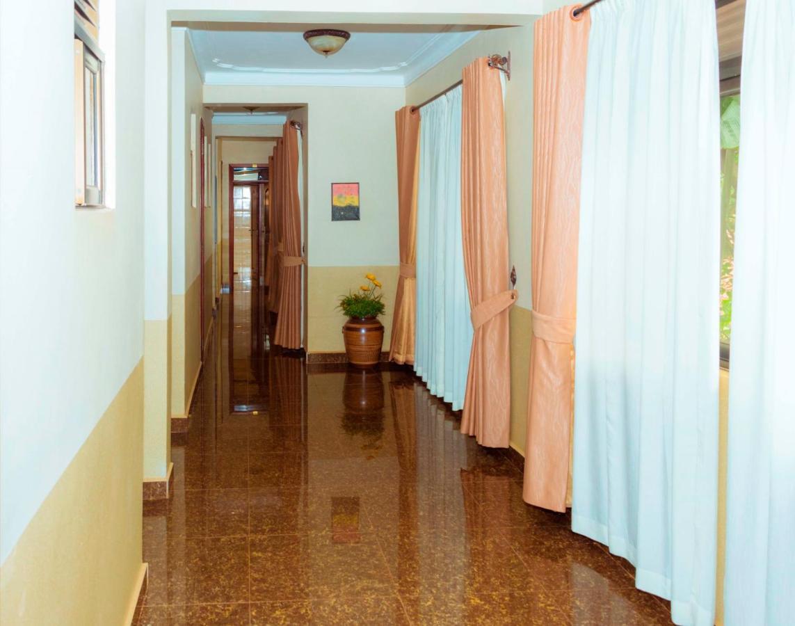 Sapphire Hotel Entebbe Kigo Kajansi Exterior photo