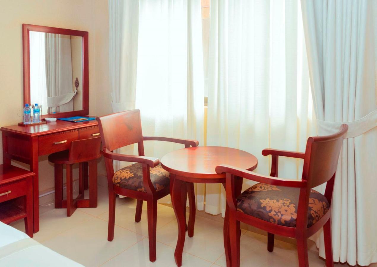 Sapphire Hotel Entebbe Kigo Kajansi Exterior photo