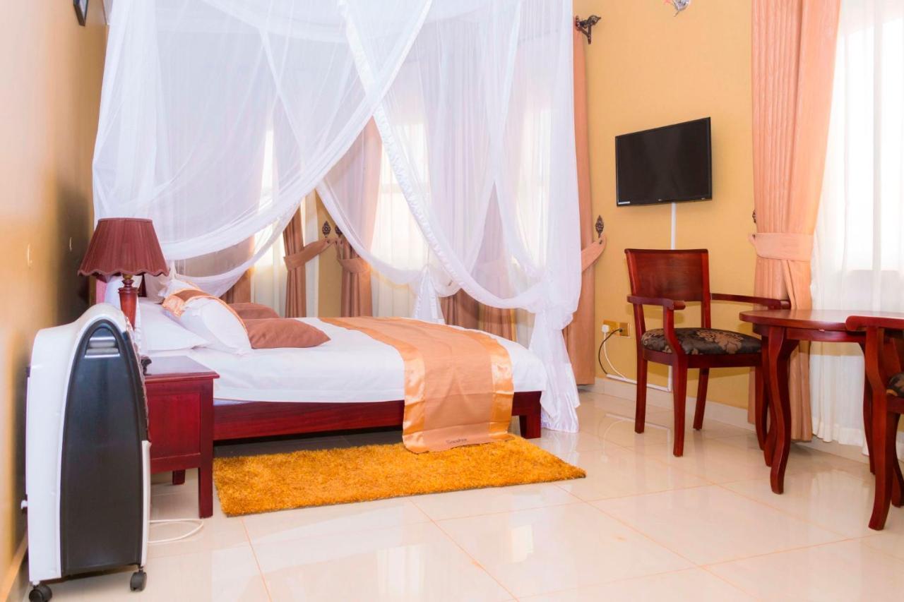 Sapphire Hotel Entebbe Kigo Kajansi Exterior photo