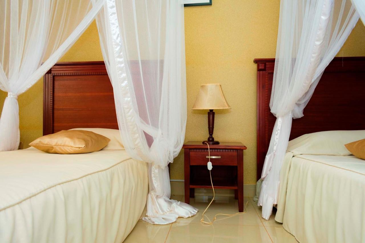 Sapphire Hotel Entebbe Kigo Kajansi Exterior photo