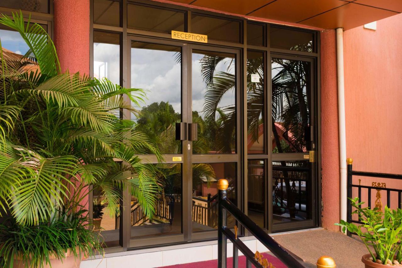 Sapphire Hotel Entebbe Kigo Kajansi Exterior photo