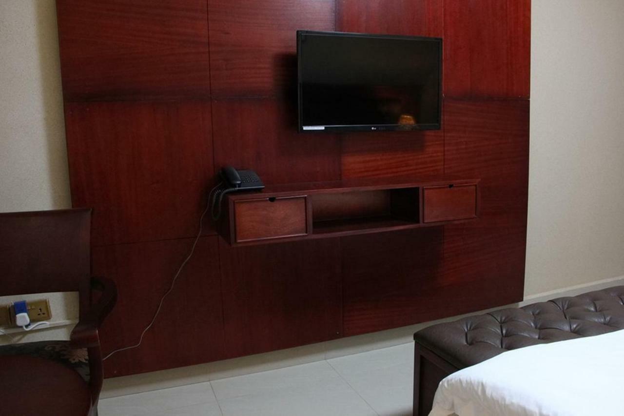 Sapphire Hotel Entebbe Kigo Kajansi Exterior photo