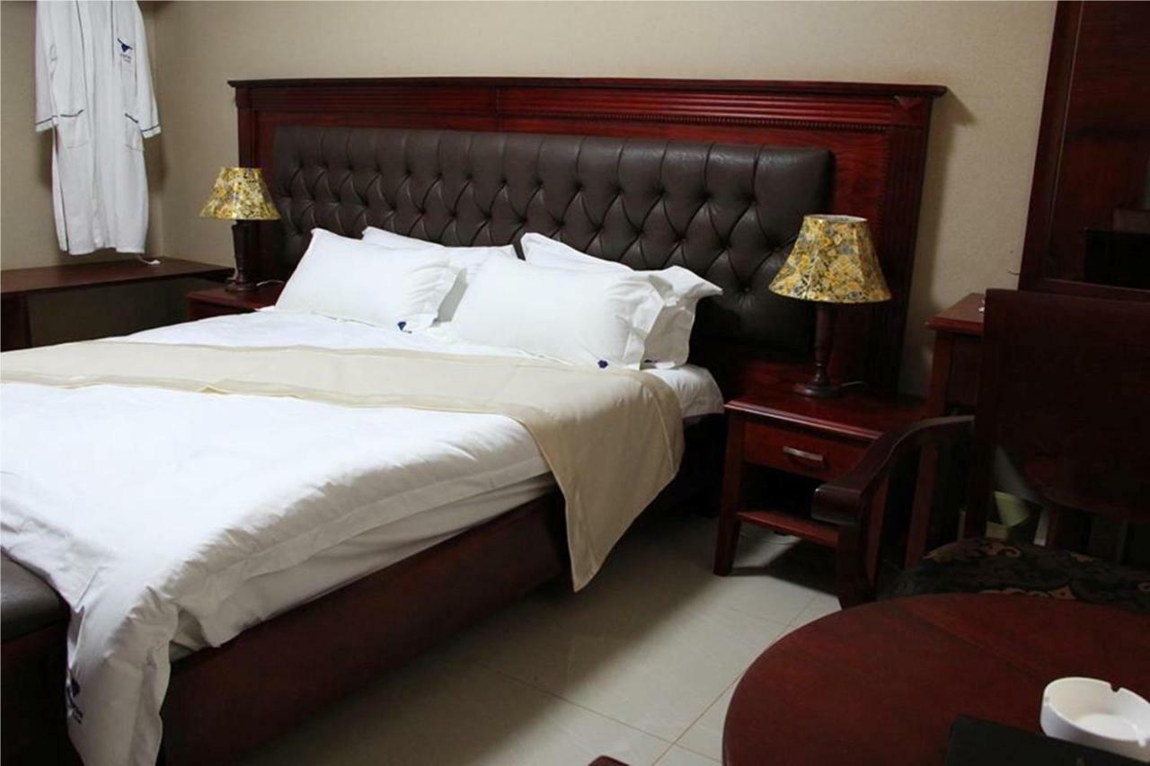 Sapphire Hotel Entebbe Kigo Kajansi Exterior photo