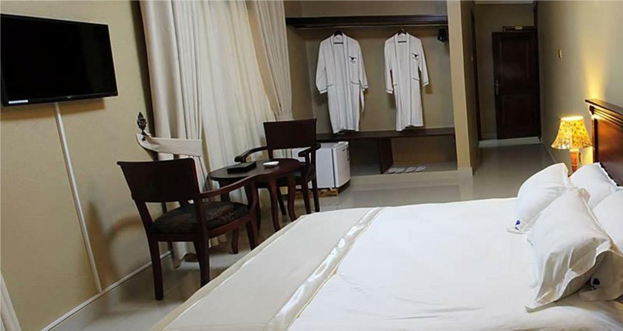 Sapphire Hotel Entebbe Kigo Kajansi Exterior photo