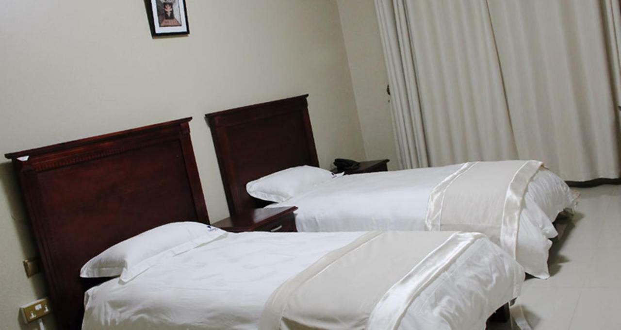 Sapphire Hotel Entebbe Kigo Kajansi Exterior photo