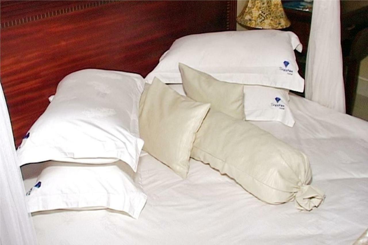 Sapphire Hotel Entebbe Kigo Kajansi Exterior photo
