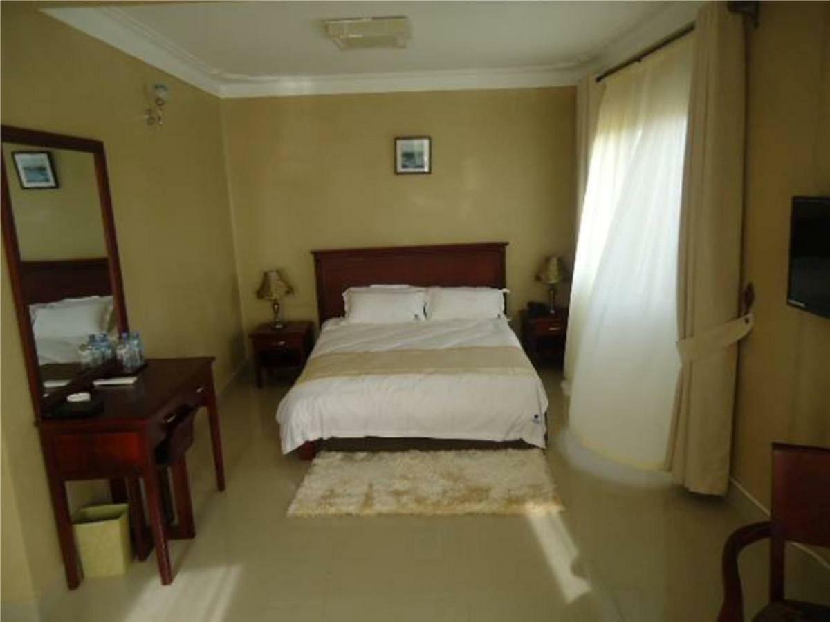 Sapphire Hotel Entebbe Kigo Kajansi Exterior photo